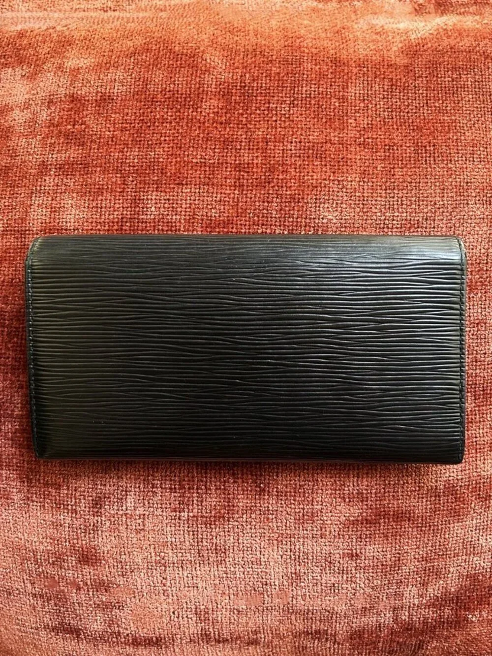 LOUIS VUITTON Epi Sarah Wallet, Black